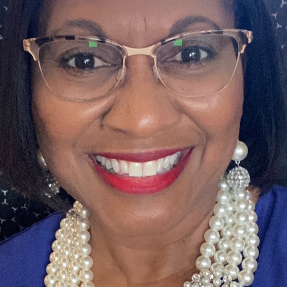 Pearl Necklace and matching earrings - Picture 2 of 2